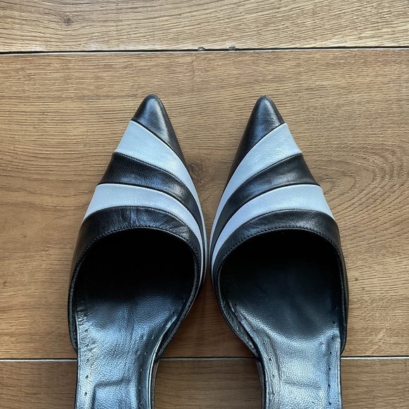 20. Elegant Black and White Heels for Stylish Leather Low Heel Size 8 - Picture 2 of 7